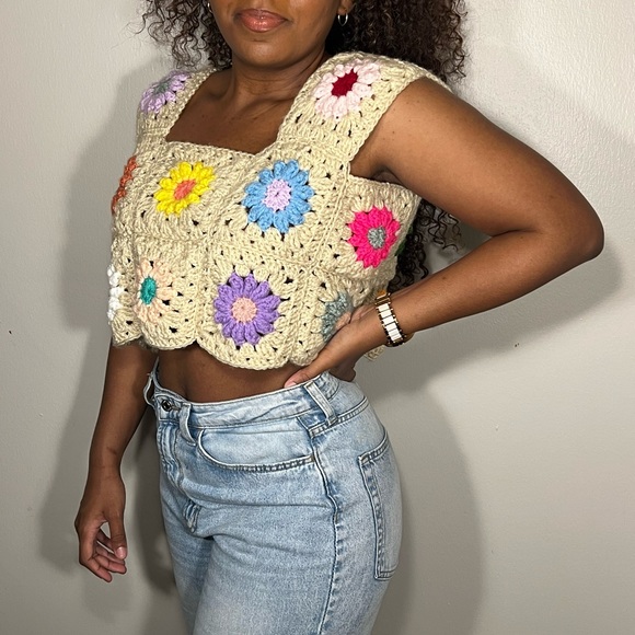 Handmade Crochet Daisy Crop Top - Picture 9 of 13